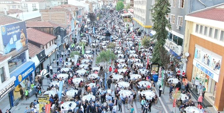 Binler Edirne Sofrası’nda oruç açtı