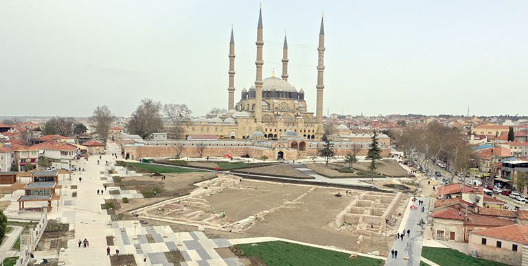 Selimiye Meydanı’nda son rötuşlar