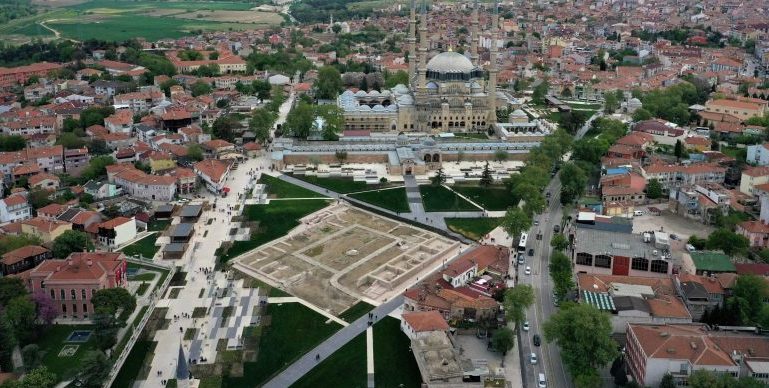 Selimiye Meydanı modern bir görünüme kavuştu