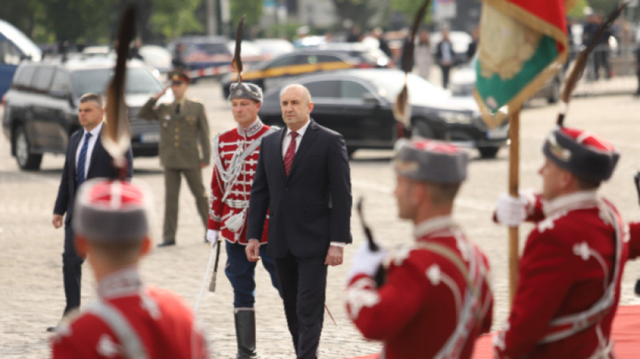 Bulgaristan Cumhurbaşkanı, Ordu Bayramı’nda politikacıları eleştirdi