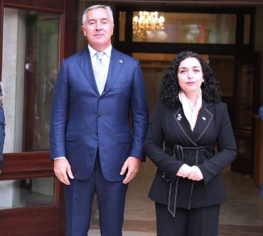 Karadağ Cumhurbaşkanı Djukanovic, Kosova’da temaslarda bulundu