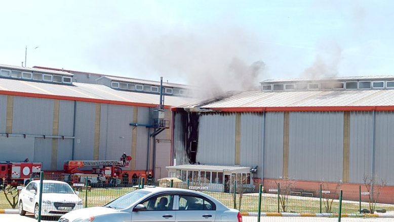 Döküm malzemeleri üreten fabrikada çıkan yangın söndürüldü