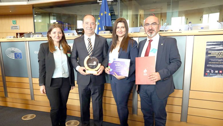Gürkan’a “En Roman Dostu Belediye Başkanı” ödülü