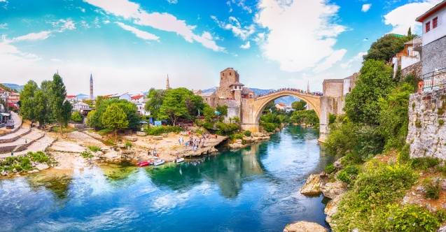 “Kültürlerin buluşma noktası” Mostar Köprüsü’nün yıkılışının üzerinden 30 yıl geçti