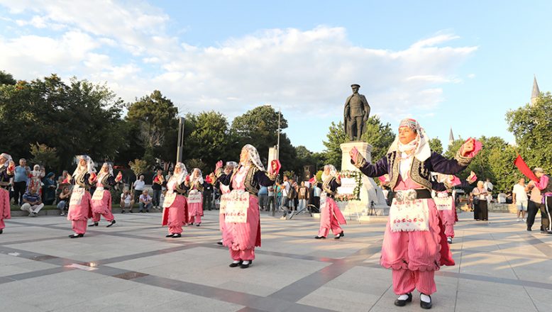 Uluslararası Halk Dansları Festivali başladı