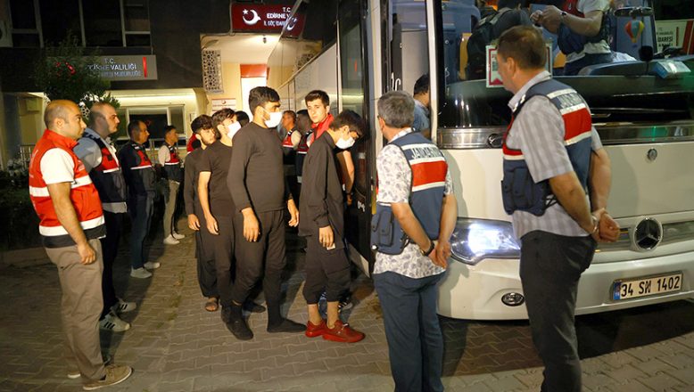 Sınır dışı edilecek 227 Afgan İstanbul’a gönderildi