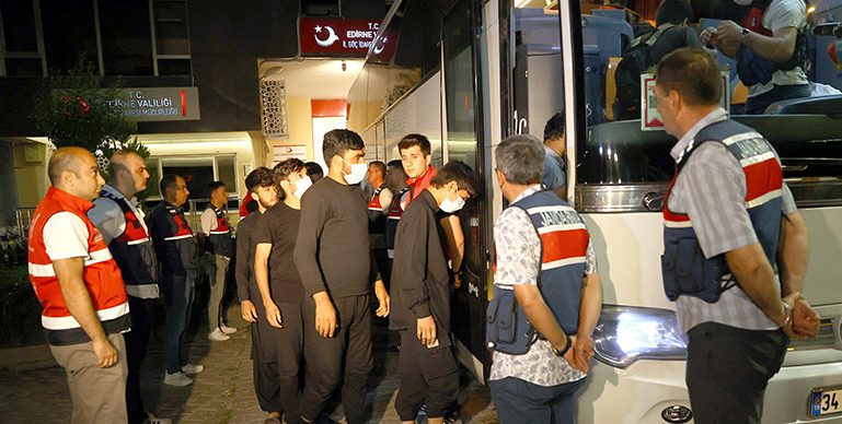 Sınır dışı edilecek 227 Afgan İstanbul’a gönderildi