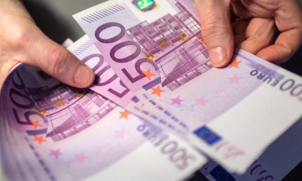 Kosovalı gurbetçiler ülkelerine rekor düzeyde para gönderdi
