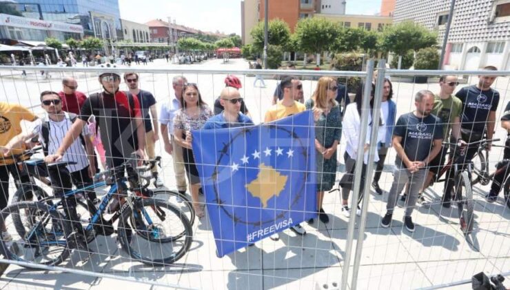 Kosova’ya vize muafiyeti sağlanmaması Priştine’de protesto edildi