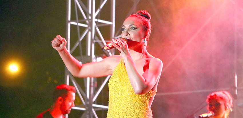 Şarkıcı Sali, Kiraz Festivali’nde sahnedeydi