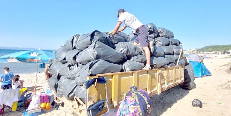 Saros Körfezi sahillerinden 3 günde 150 kamyon çöp toplandı