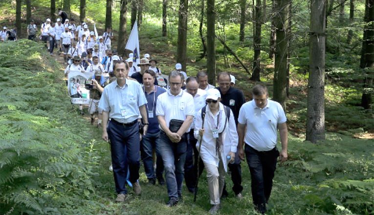 Srebrenitsa’da Ölüm yolunda “Barış Yürüyüşü”