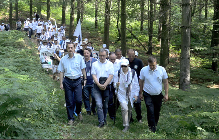 Srebrenitsa’da Ölüm yolunda “Barış Yürüyüşü”