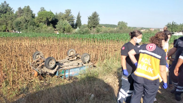 Tarım aracının devrildiği kazada 4 kişi yaralı