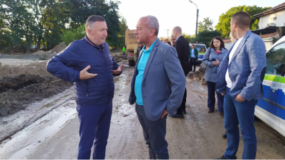 Bulgaristan Başbakanı Donev, selden zarar gören köyleri gezdi