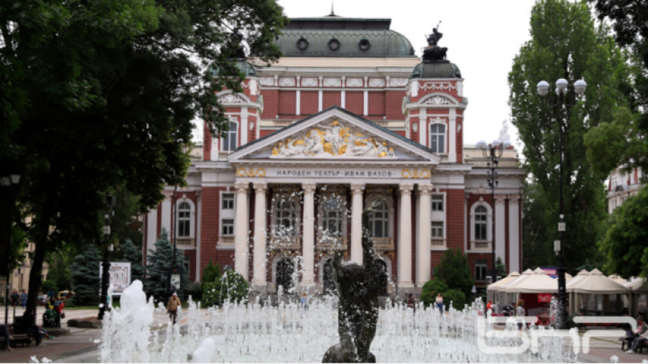 Bulgaristan’da “İvan Vazov” Milli Tiyatro binası  fırtınada hasar gördü
