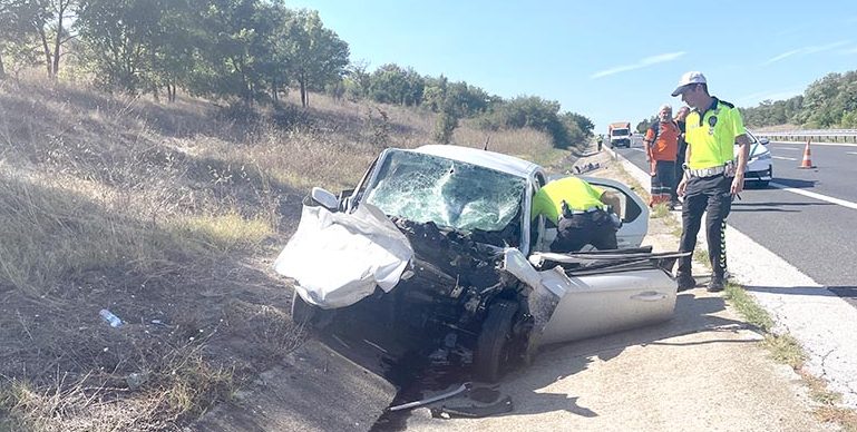 TIR’a arkadan çarpan otomobilin sürücüsü öldü
