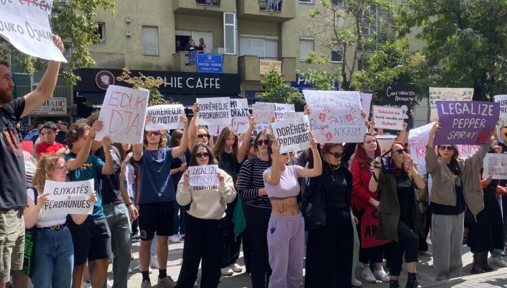 Priştine’de protestolar sürüyor! Başsavcının istifası istendi
