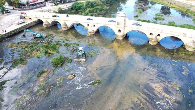 Otla kaplanan Tunca Nehri’nde temizlik çalışması başlatıldı