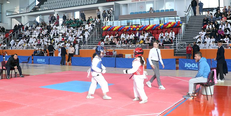 “Cumhuriyet Kupası Tekvando Turnuvası” Edirne’de başladı