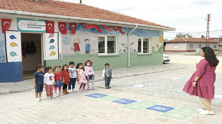 Yenilenen köy okulları, yaşam merkezine dönüştürüldü