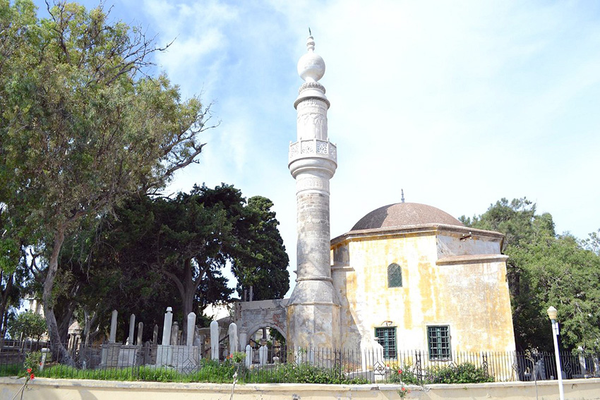 Yunanistan, Rodos Adası’ndaki Müslüman Türklerin manevi merkezini müzik fakültesine dönüştürdü