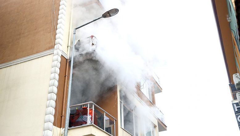 Edirne’de ev yangınında dumandan etkilenen kadın hastaneye kaldırıldı