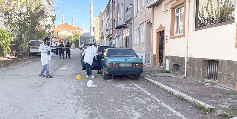 Edirne’de nişanlısının evinin önünde silahla vurulan damat yaralandı