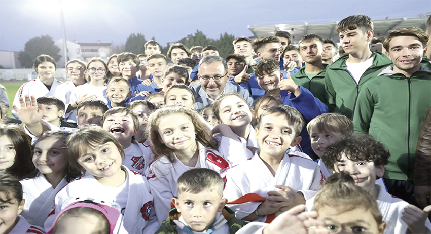 Bakan Kasapoğlu, Kırklareli’de amatör spor kulüpleri buluşmasında konuştu