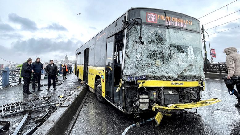 İETT otobüsünün Galata Köprüsü’ndeki demir bariyere çarpması sonucu 3 kişi yaralandı