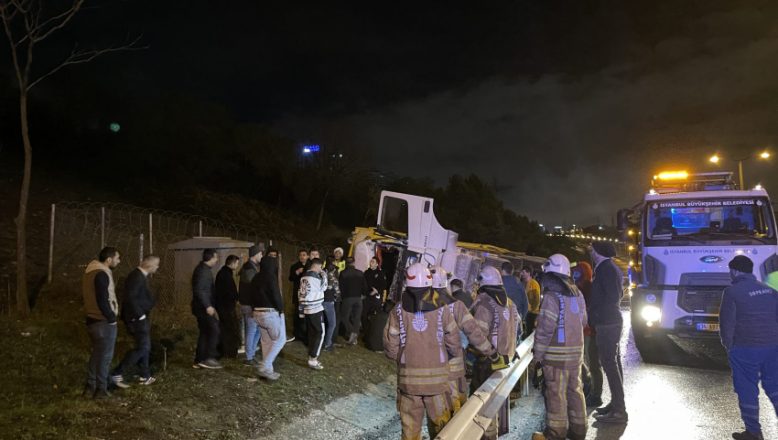 TEM’de devrilen hafriyat kamyonundaki kişi hayatını kaybetti