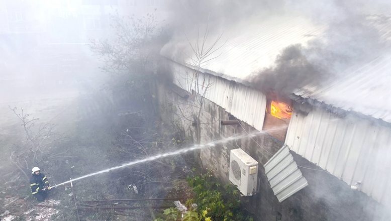 Tekirdağ’da halı yıkama fabrikasında çıkan yangın hasara neden oldu
