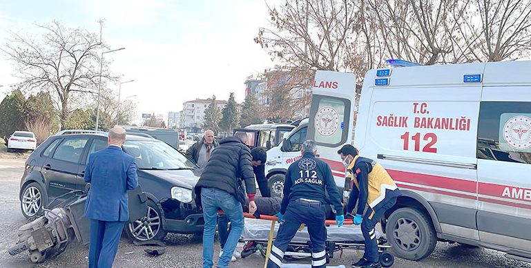 Edirne’de otomobil ile çarpışan motosikletteki kurye yaralandı