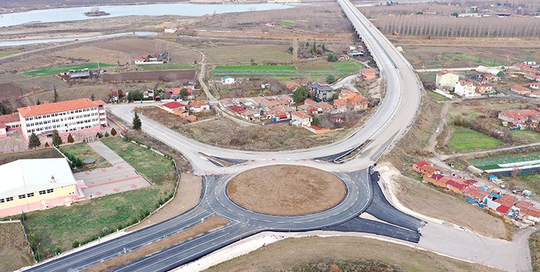 Valisi Kırbıyık, Pazarkule Sınır Kapısı’nın yapımı süren bağlantı yolunda incelemelerde bulundu