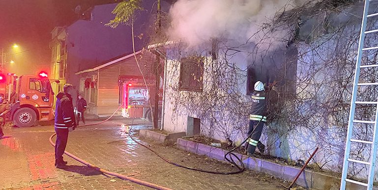 Edirne’de kullanılmayan evde çıkan yangın hasara yol açtı