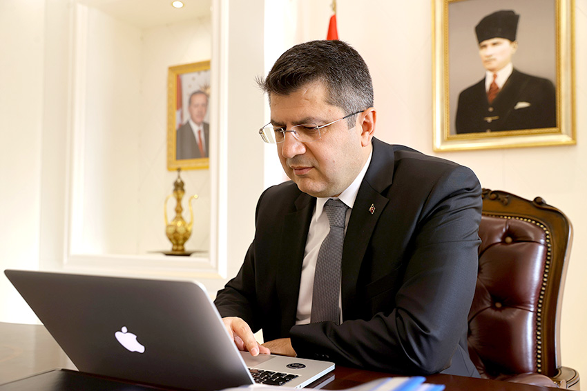 Edirne Valisi Kürşat Kırbıyık, AA’nın “Yılın Fotoğrafları” oylamasına katıldı