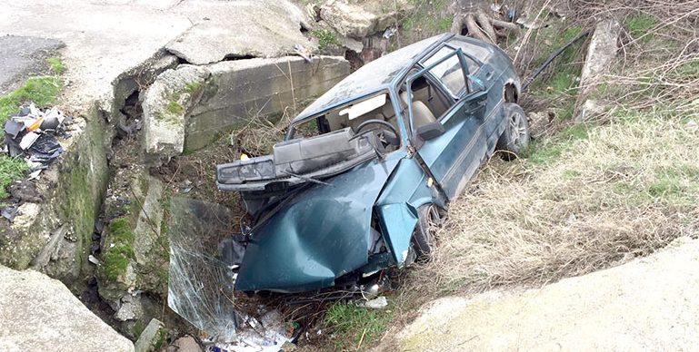 Uzunköprü’de köprünün duvarına çarpan otomobilin sürücüsü öldü
