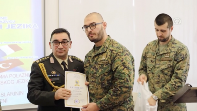 Türkçe öğrenen Bosna Hersekli askerlere sertifikaları takdim edildi