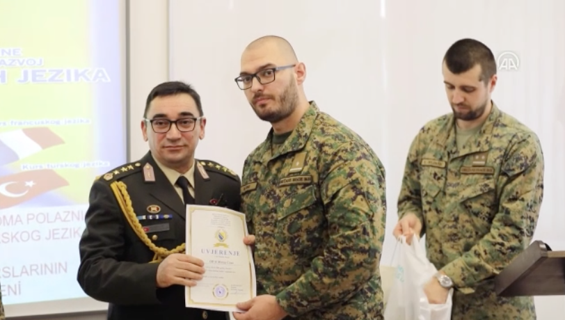 Türkçe öğrenen Bosna Hersekli askerlere sertifikaları takdim edildi