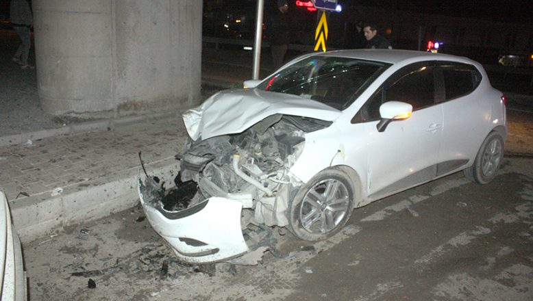 Edirne’de kamyonetle çarpışan otomobildeki 3 kişi yaralandı