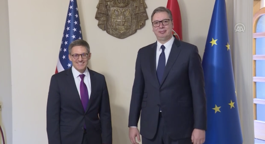 Sırp lider Vucic, ABD’li yetkili Chollet ile Kosova meselesini görüştü