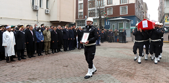 Koçali Serkant Kiraz cenaze 2 - Görevi başında kalp krizinden ölen polis memuru defnedildi
