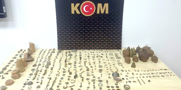 Edirne’de tarihi eser operasyonunda yaklaşık 400 obje ele geçirildi