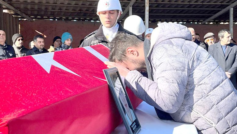 Depremde hayatını kaybeden polis memuru ile kızının cenazeleri Edirne’de toprağa verildi
