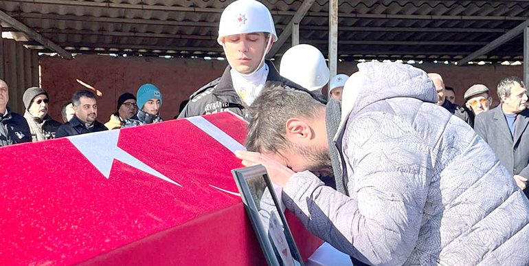 Depremde hayatını kaybeden polis memuru ile kızının cenazeleri Edirne’de toprağa verildi