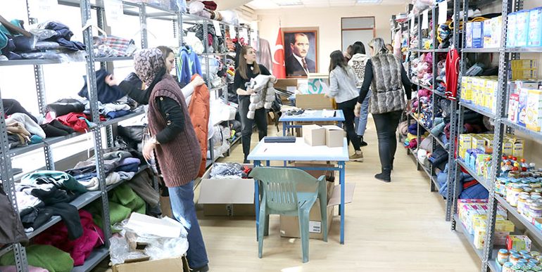 Edirne’de depremzedeler için “ücretsiz market” oluşturuldu
