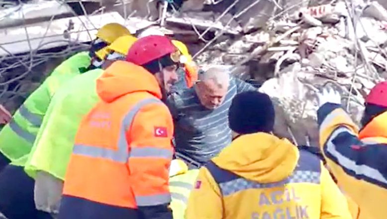 Edirne Belediyesi itfaiye ekibi 1 vatandaşı enkazdan sağ çıkardı