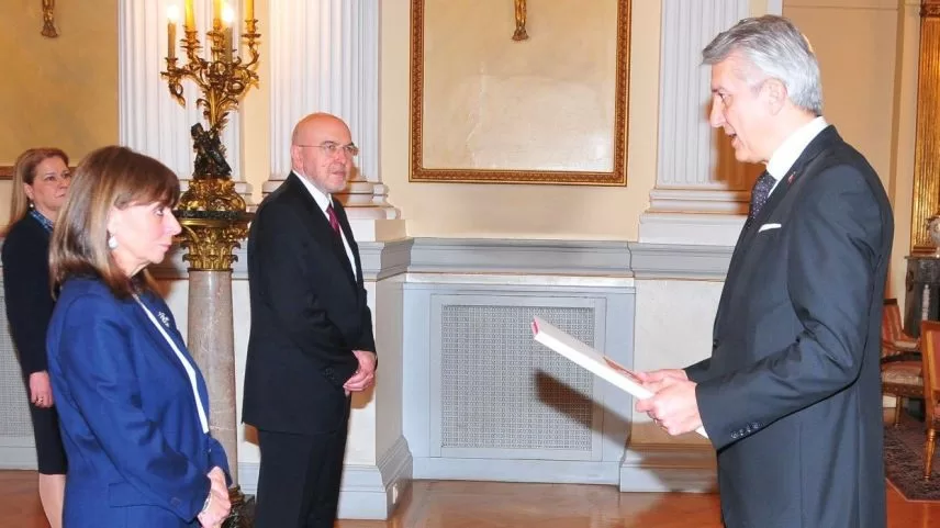 Büyükelçi Erciyes, Cumhurbaşkanı Sakellaropulu’ya güven mektubunu sundu