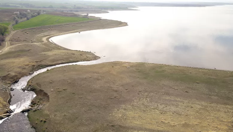 Edirne’de kuraklık nedeniyle seviyesi düşen sulama barajlarına Meriç’ten su basılıyor