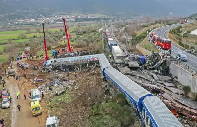 Yunanistan’da tren kazası sonrası 3 günlük ulusal yas ilan edildi